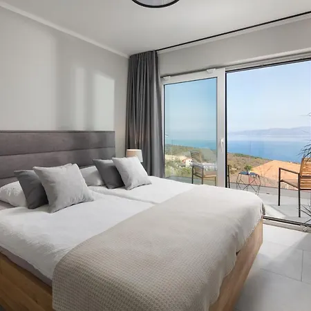 Yolo Villa *