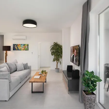 Yolo Villa